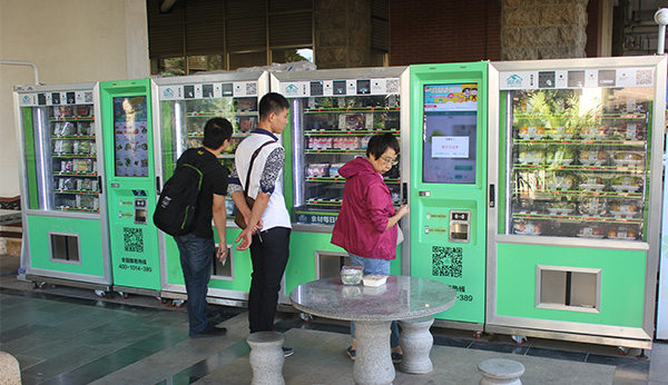 自動(dòng)售貨機(jī)進(jìn)入酒店提高服務(wù)質(zhì)量！